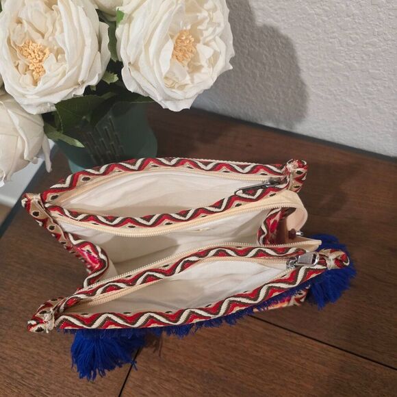 Jen & Co Emberlyn Triangular Pouch - Picture 5 of 6